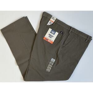 Dockers Workday Men’s Khaki Classic Fit Smart 360 Flex Pants Size 44x32